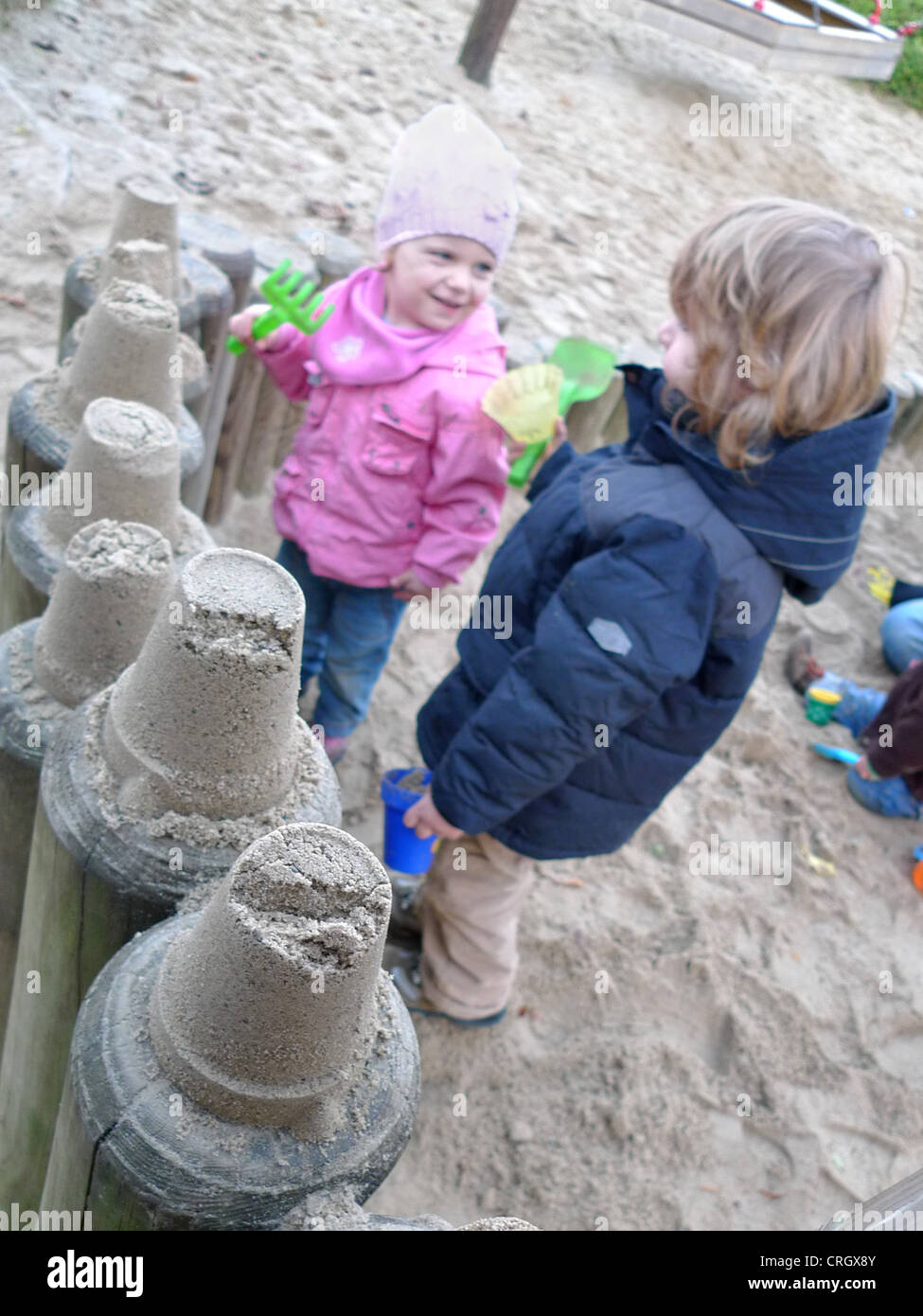 Children playing in sand pit hi-res stock photography and images - Alamy