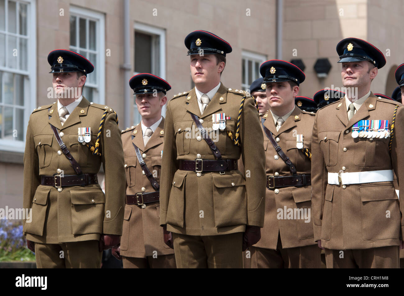Army standing to attention hires stock photography and images Alamy