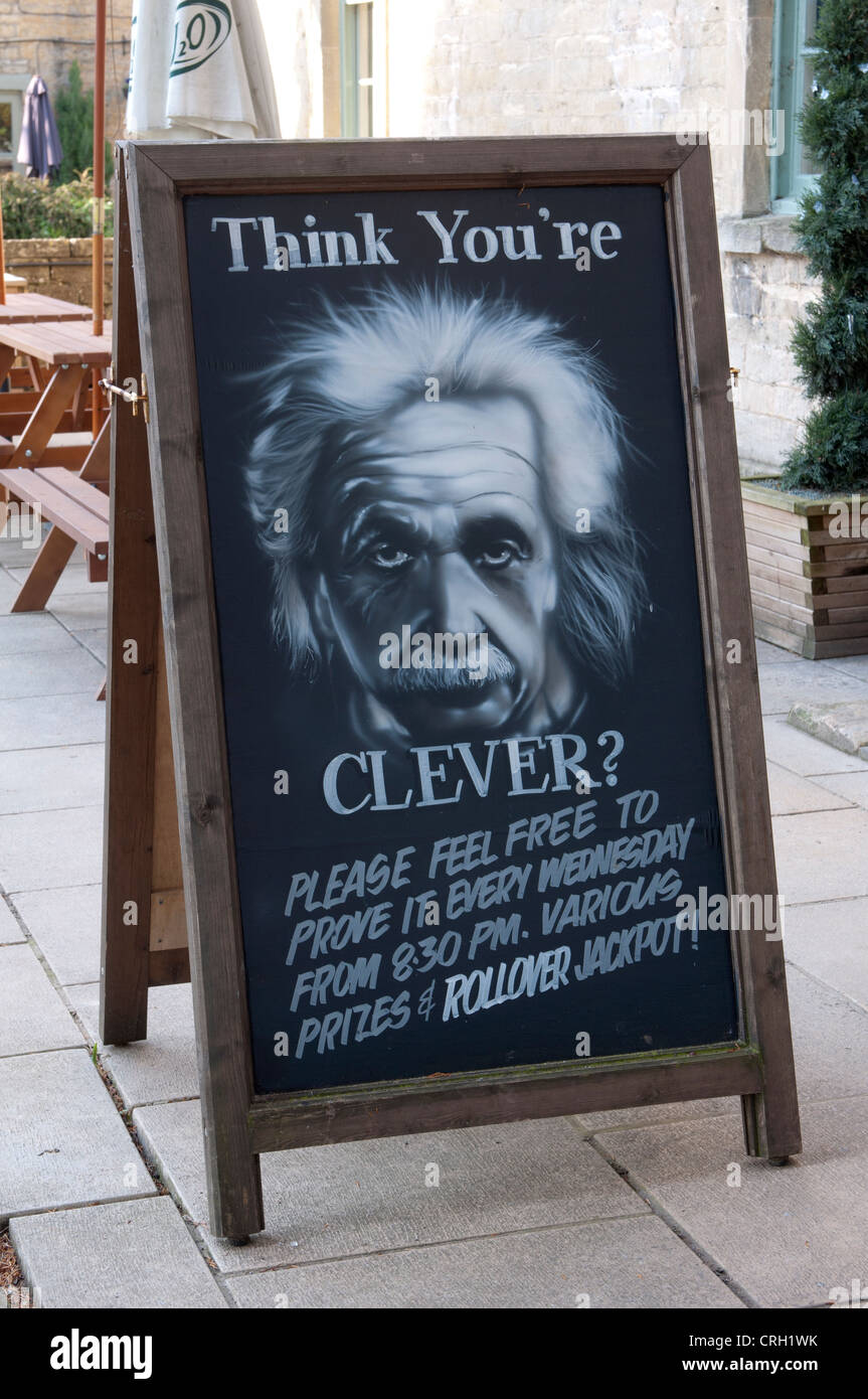 Pub quiz sign, Kingsbridge Inn, Bourton-on-the-Water, Gloucestershire, UK Stock Photo