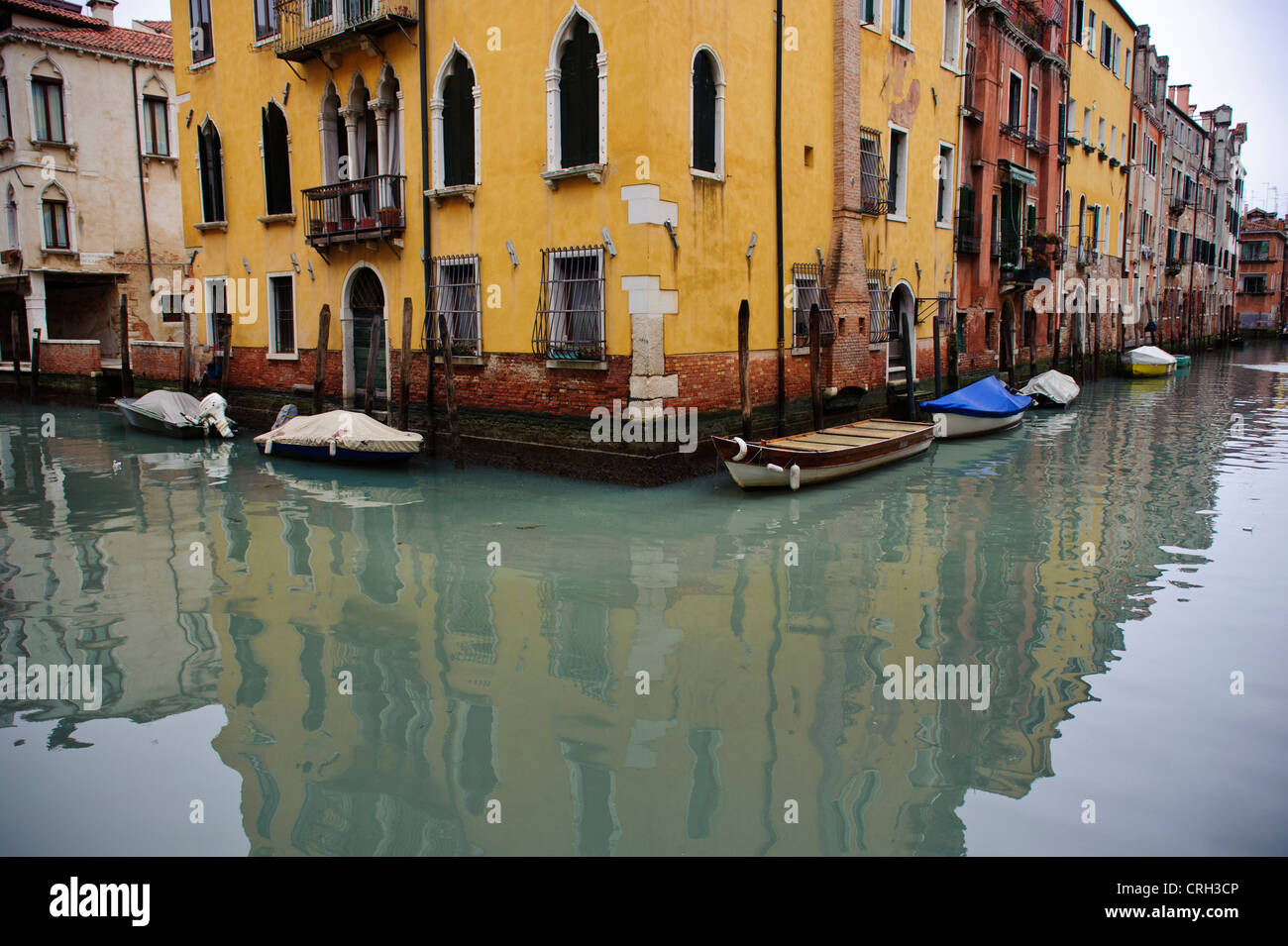 Empty venice canal boats hi-res stock photography and images - Alamy