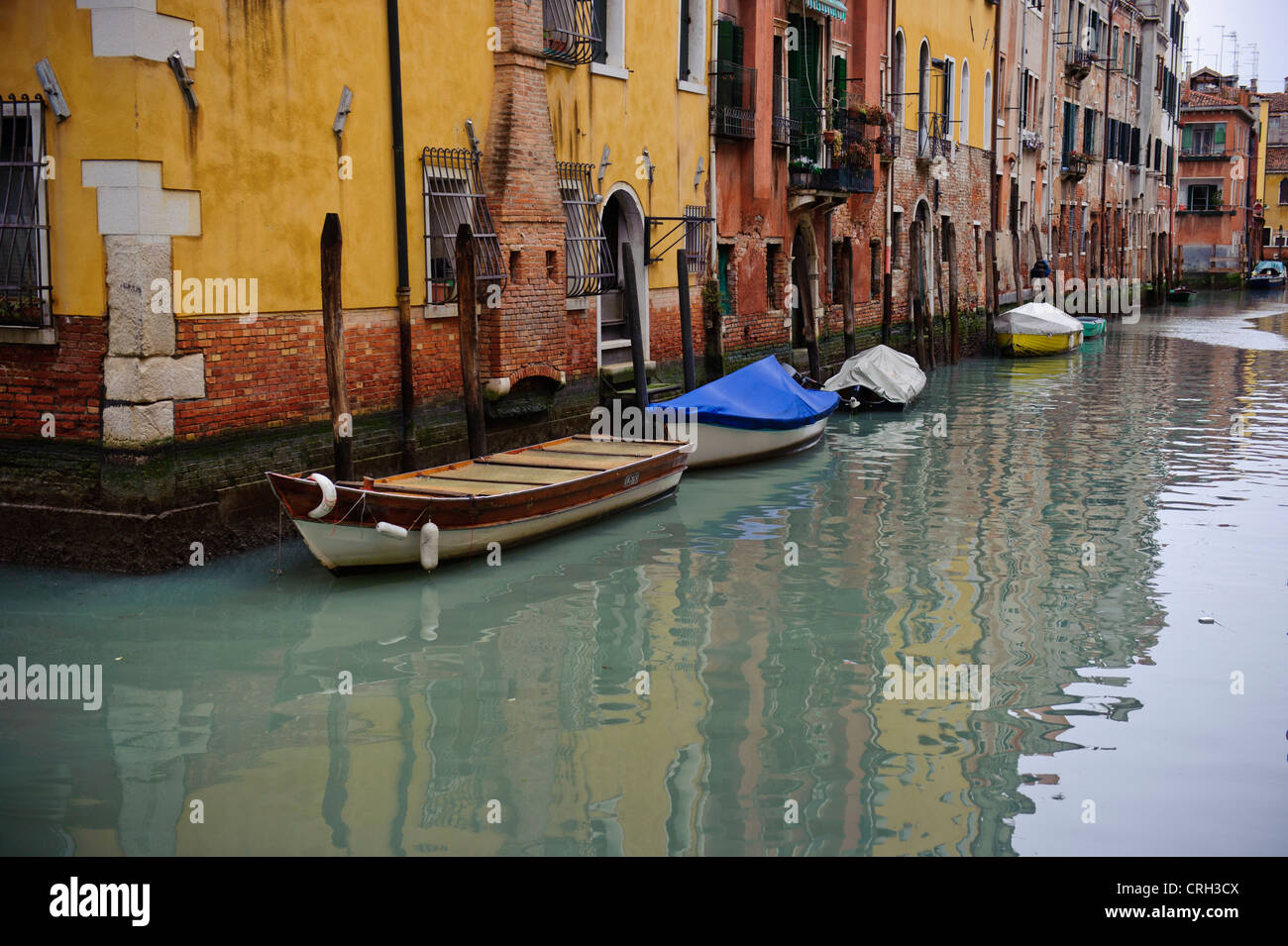 Empty venice canal boats hi-res stock photography and images - Alamy