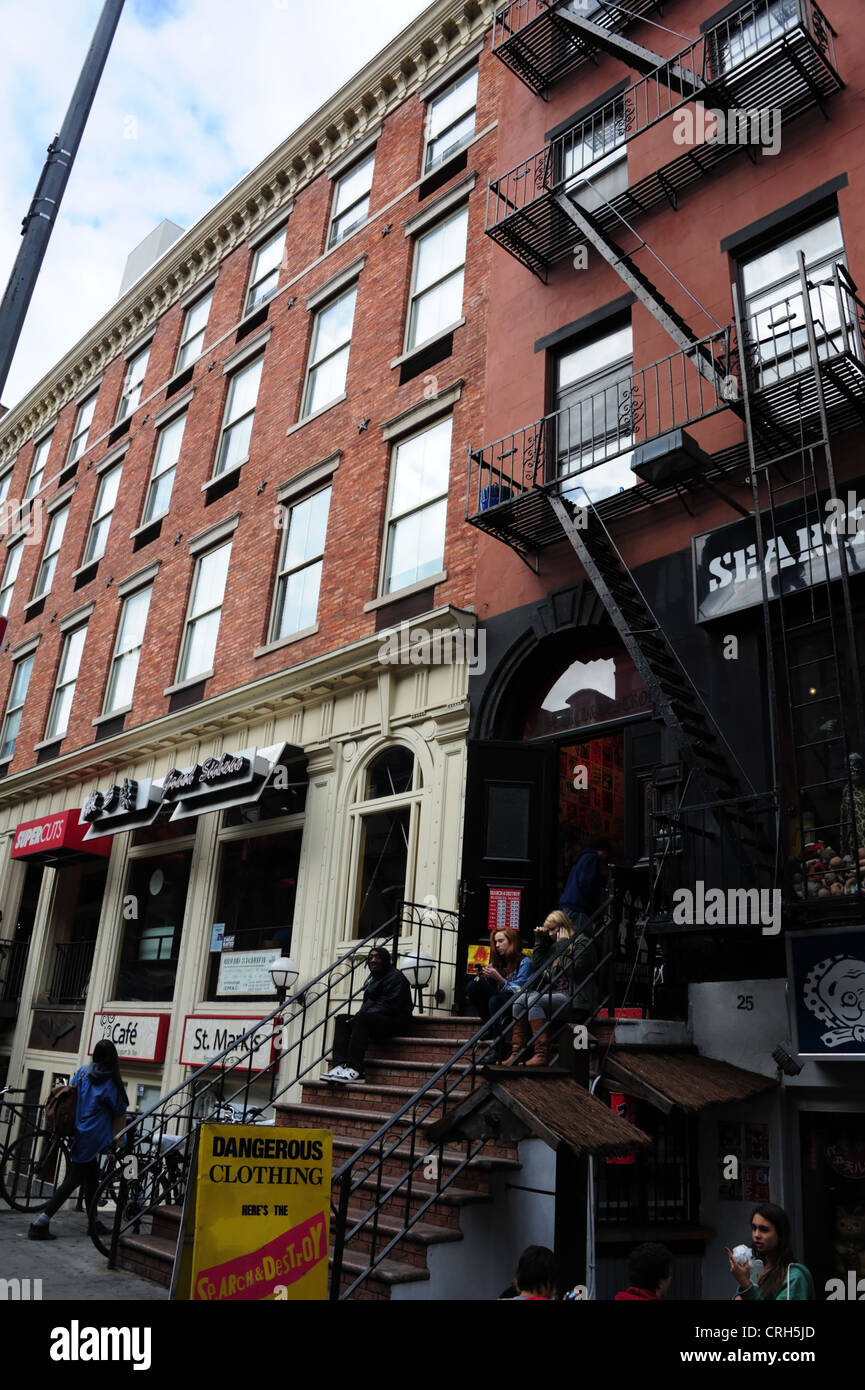 Red Tenement Grand Sichuan Restaurant People Sitting Steps Search Destroy Punk Shop St Mark S Place East Village New York Stock Photo Alamy