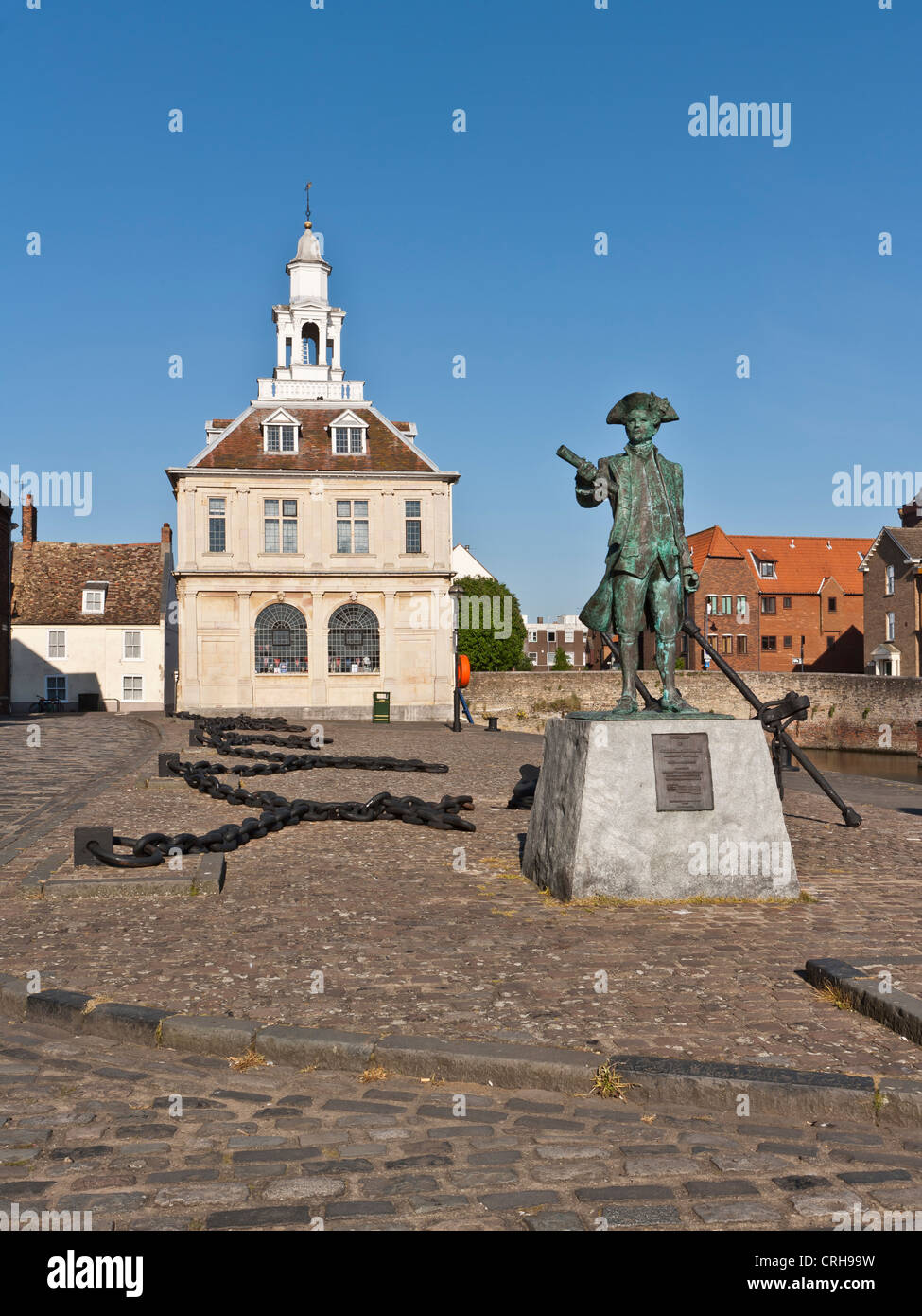 The Custom House and Statue of Captain George Vancouver Kings Lynn ...