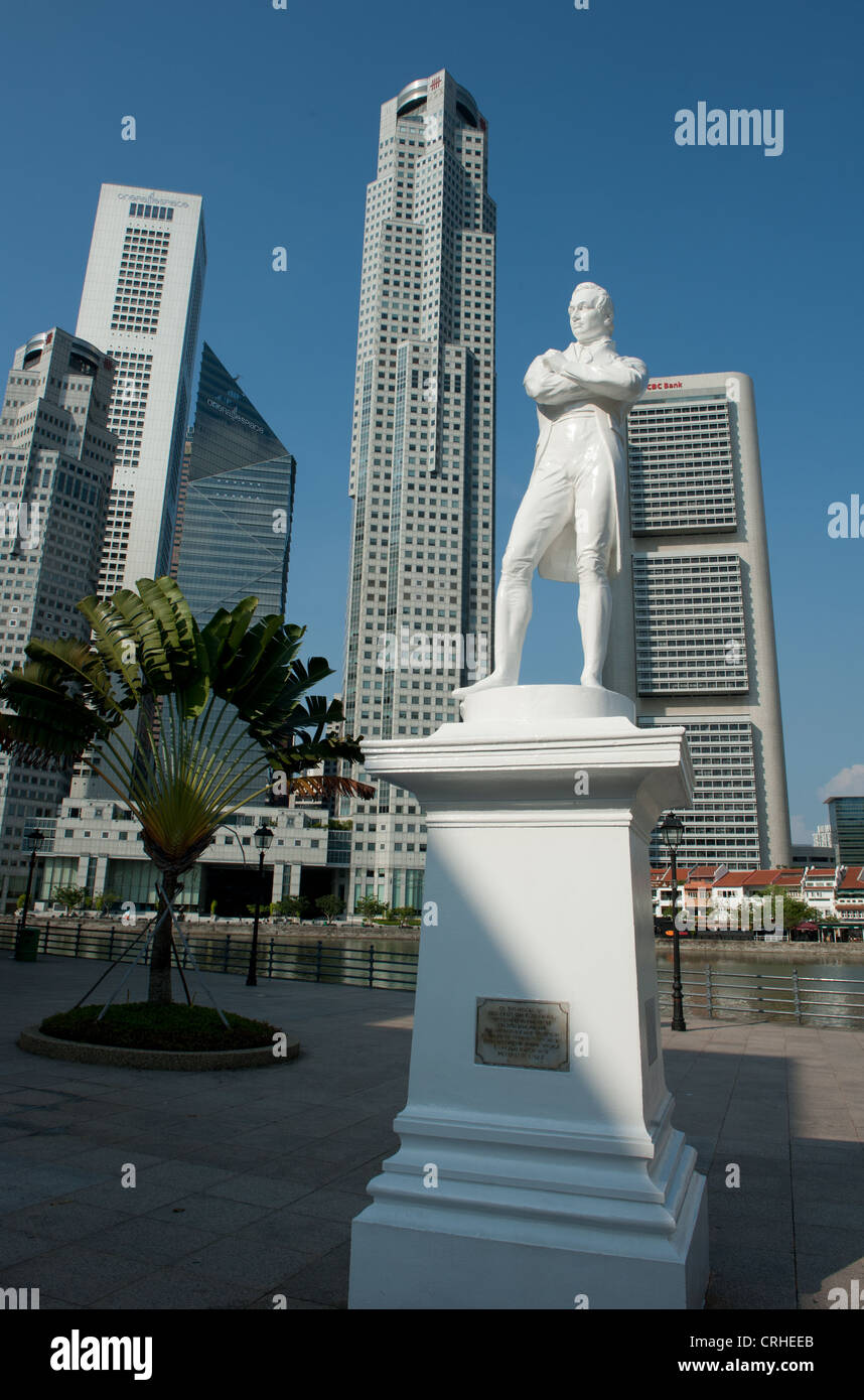 Sir Raffles statue, founder of Singapore, near Singapore river with ...