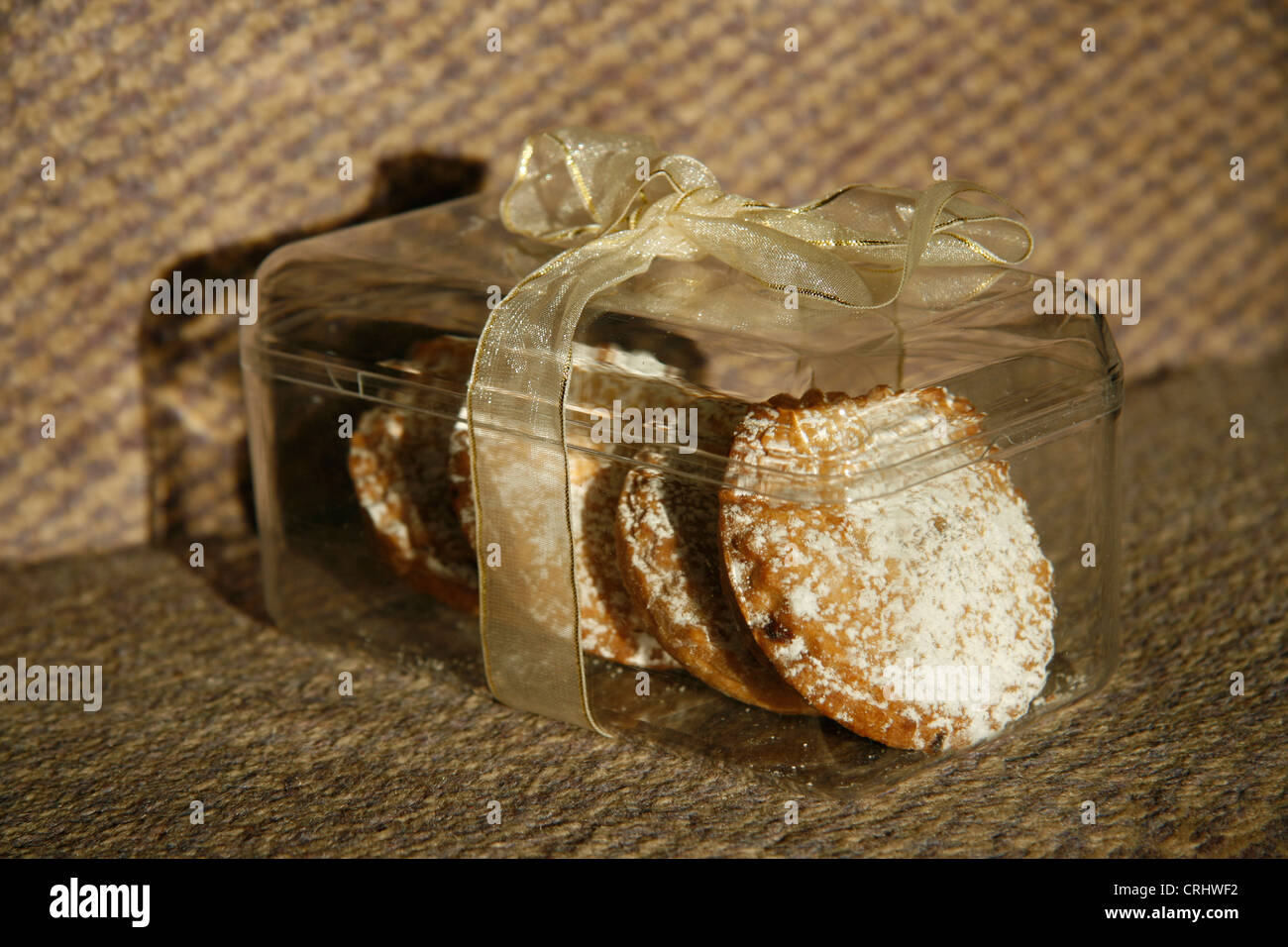 Box of mince pies wrapped in ribbon Stock Photo