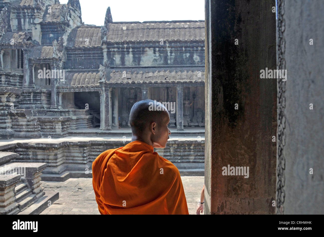 Monks angkor wat in hi-res stock photography and images - Alamy