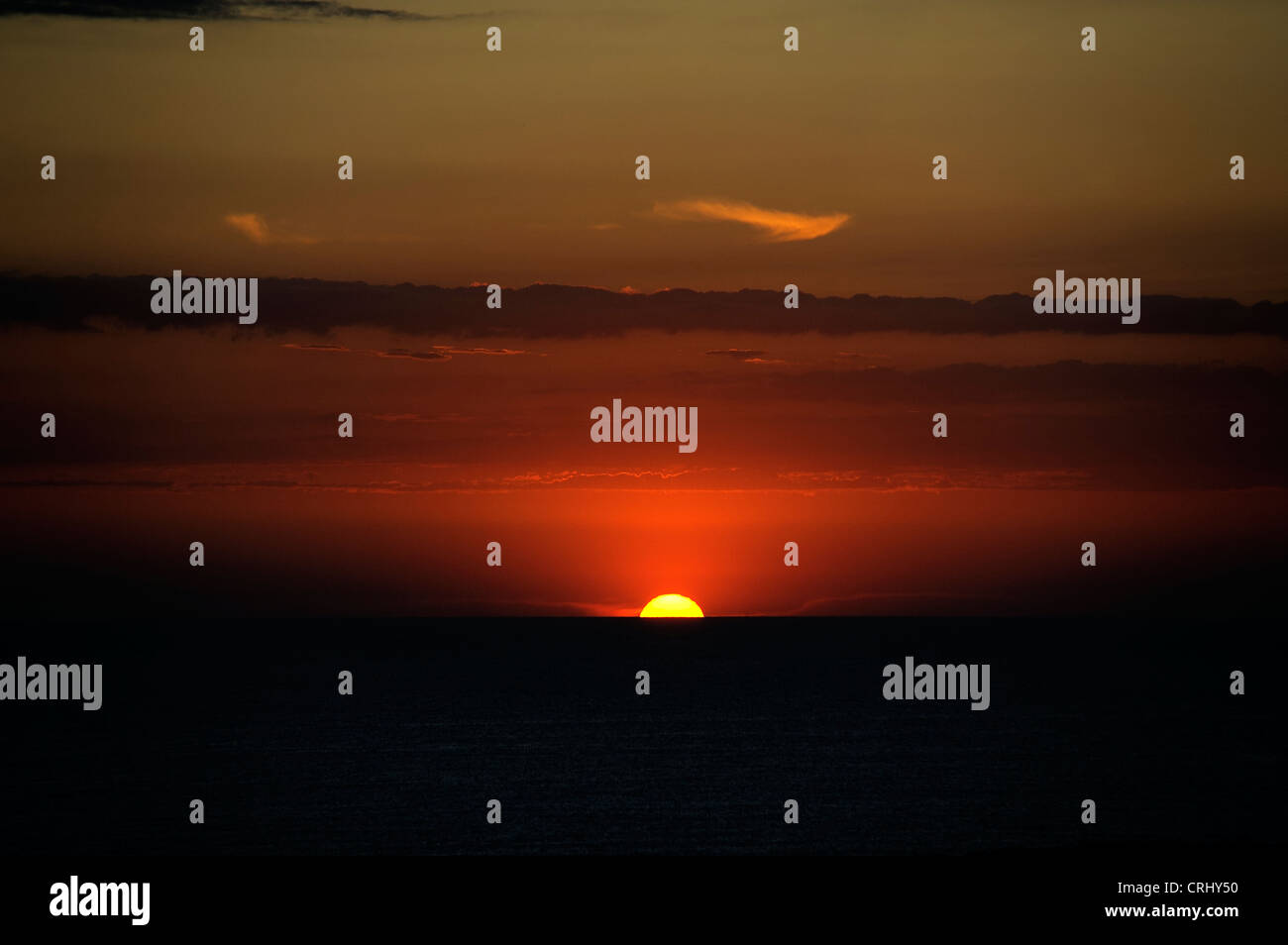 Rising sun on the horizon hi-res stock photography and images - Alamy