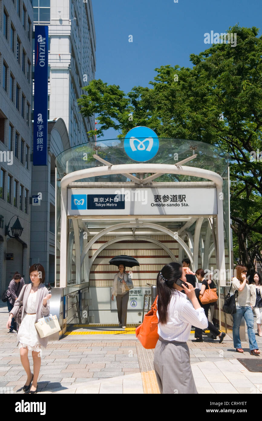 Pedestrians At A Subway Entrance To Ometesando Station Harajuku Shibuya Ward Tokyo Stock Photo Alamy
