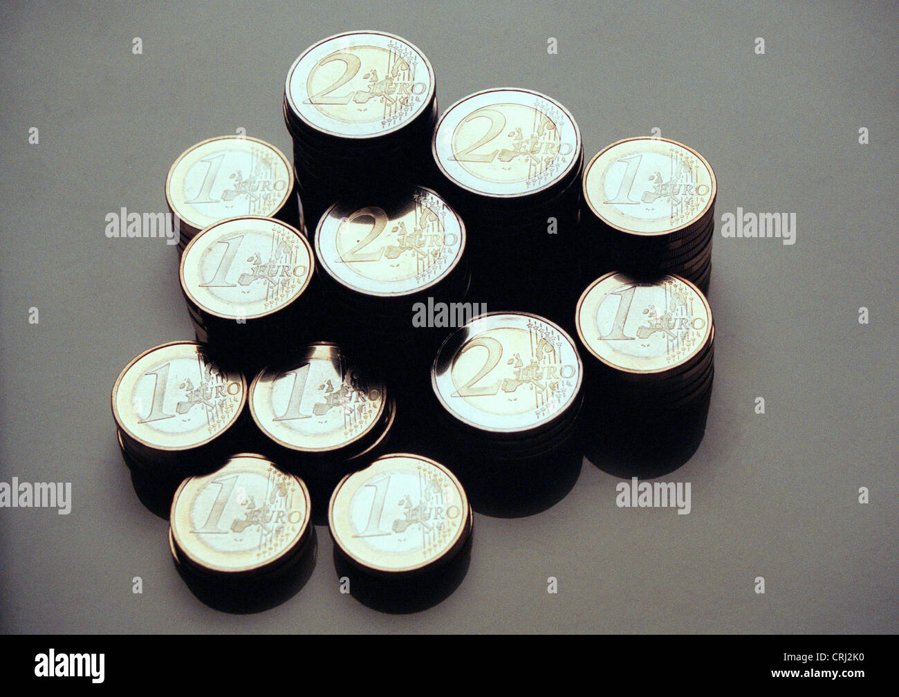 Stack of Euromuenzen worth 1 and 2 euro Stock Photo - Alamy