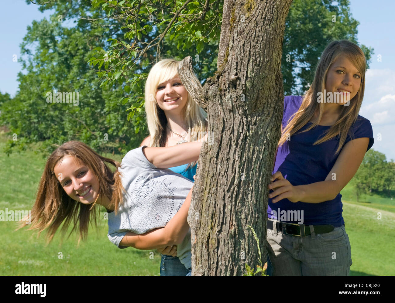 Three girls from behind hi-res stock photography and images - Alamy