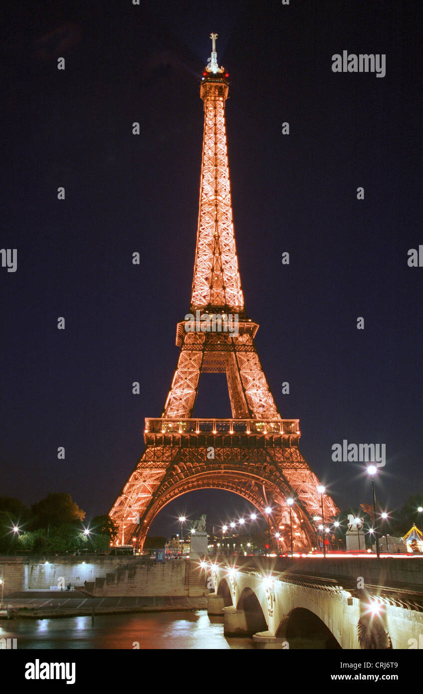 Night view of the Eiffel Tower in the city of Paris Stock Photo - Alamy
