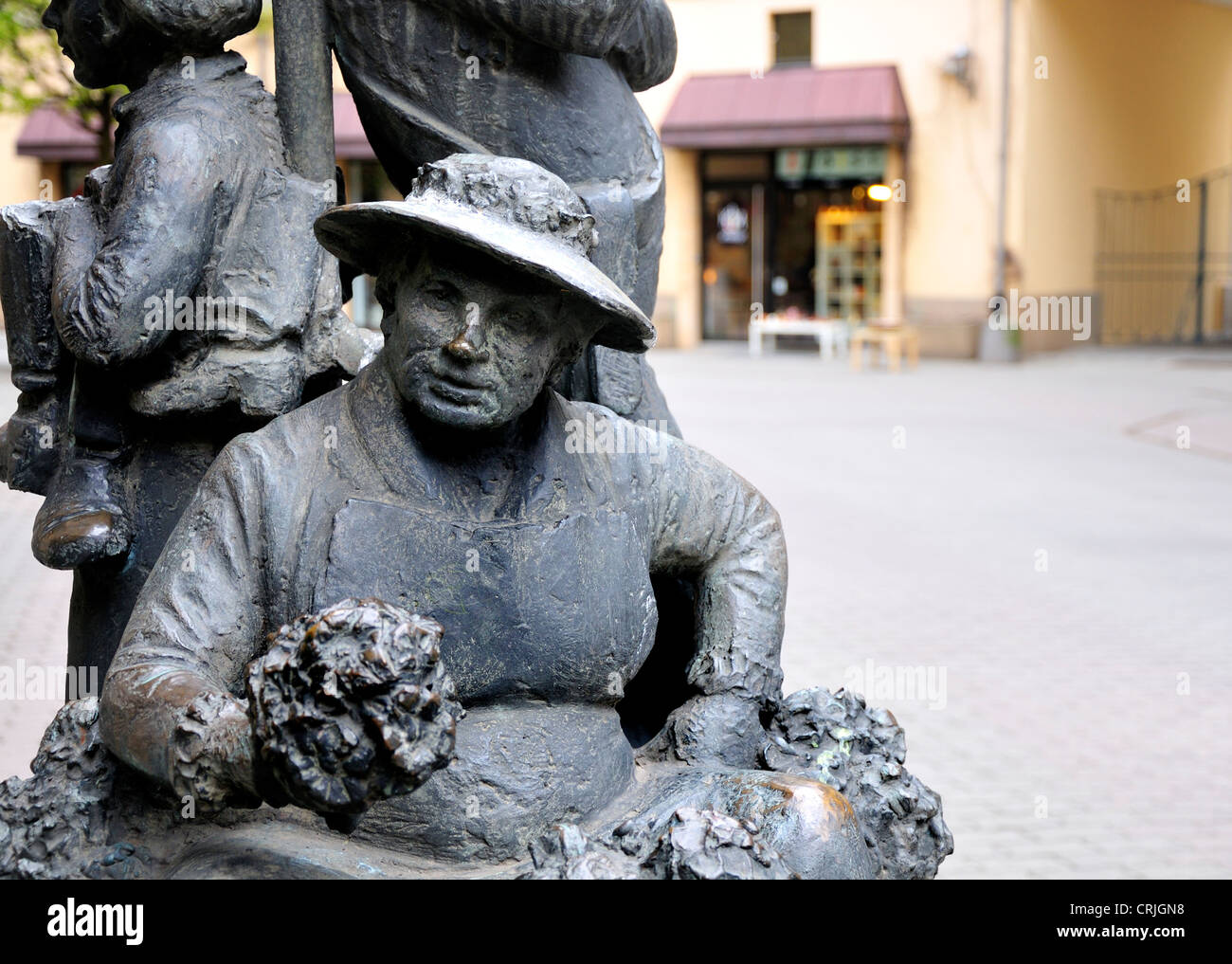 Berlin, Germany. Am Nussbaum (street) Bronze sculpture of man, woman ...