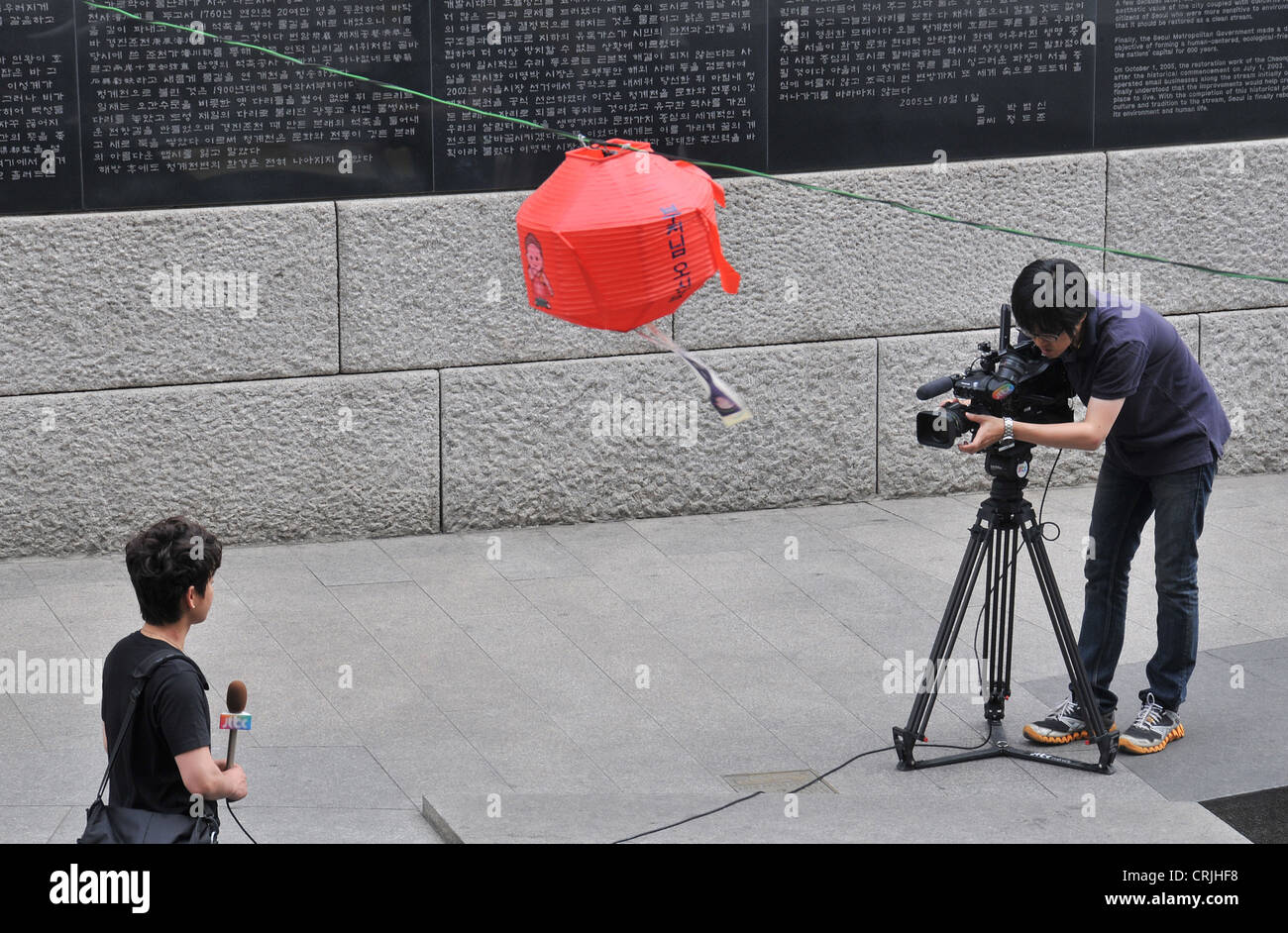 television reporters, Cheonggyecheon, Seoul, South Korea Stock Photo