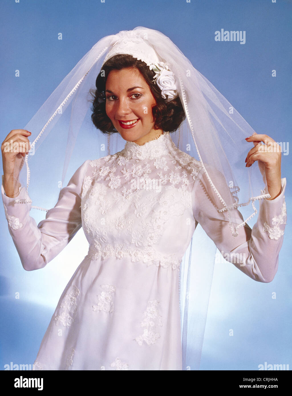https://c8.alamy.com/comp/CRJHHA/vintage-portrait-of-a-bride-showing-her-veil-CRJHHA.jpg