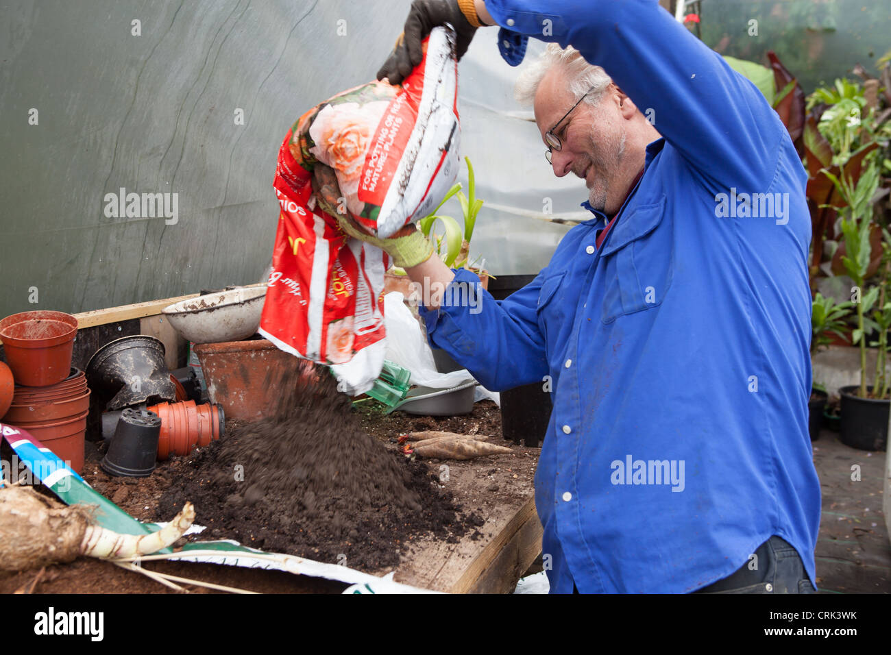Potting bench compost bag hires stock photography and images Alamy