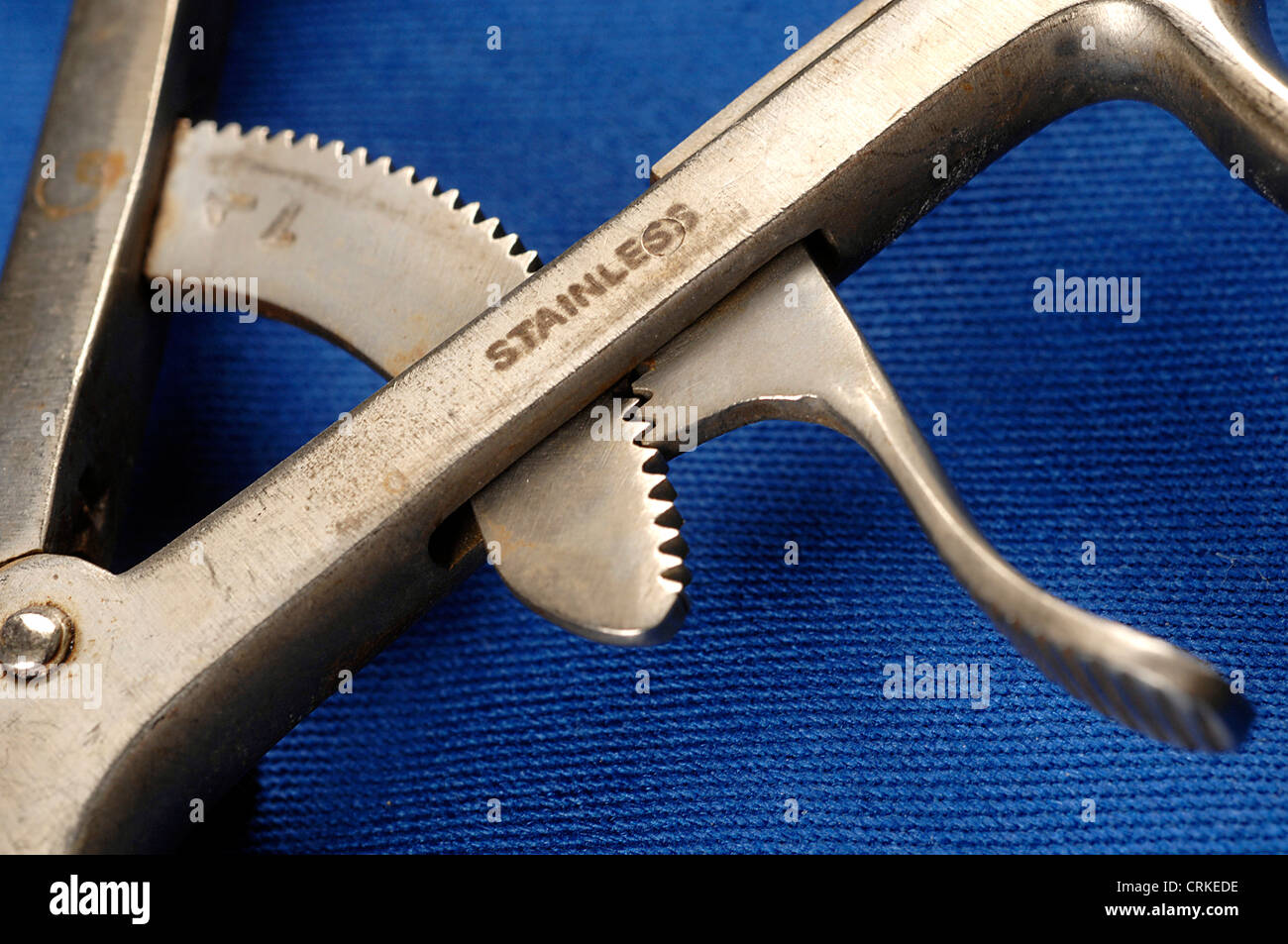The ratchet mechanism of selfretaining Travers forceps Stock Photo Alamy