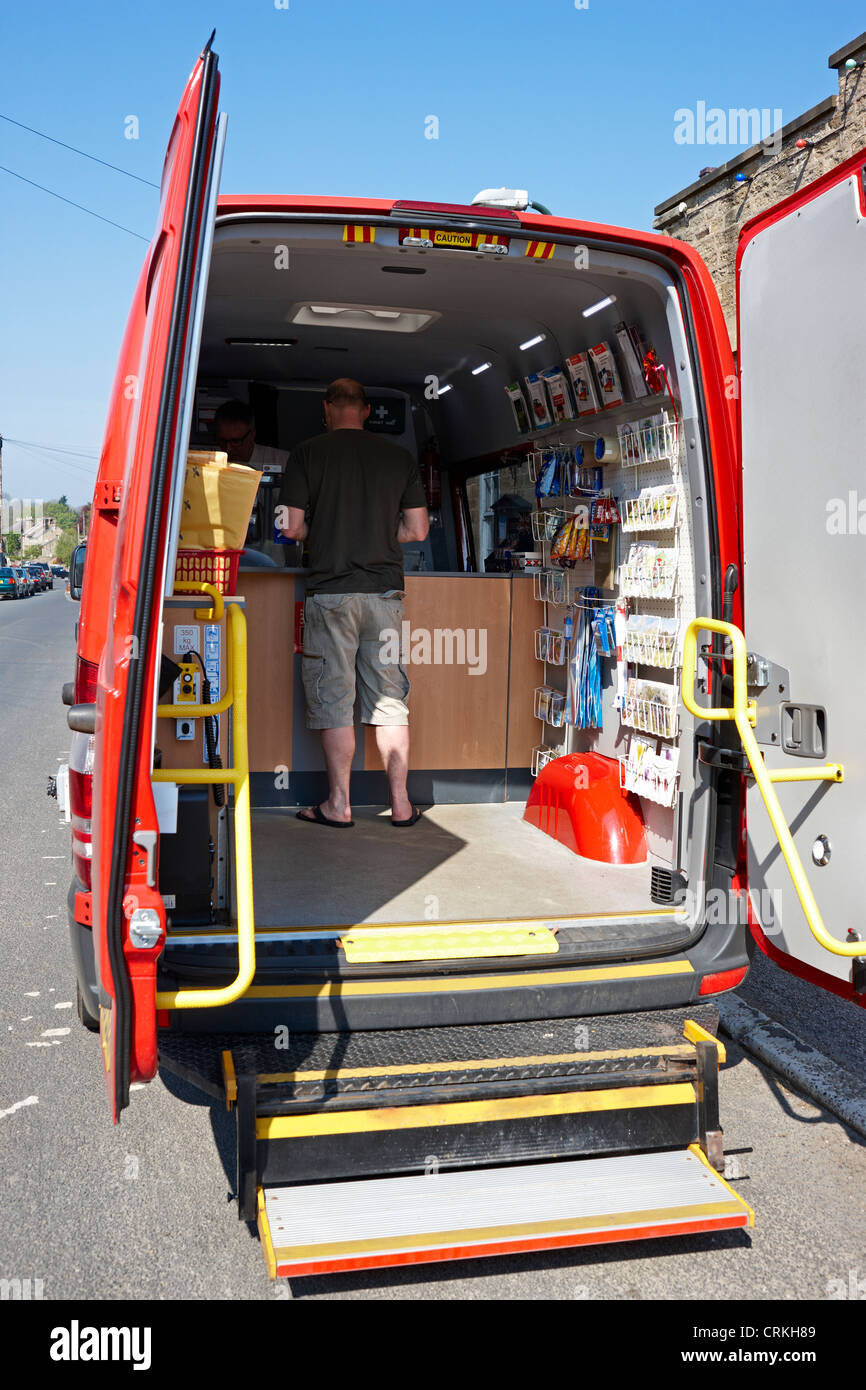 Mobile van hi-res stock photography and images - Alamy