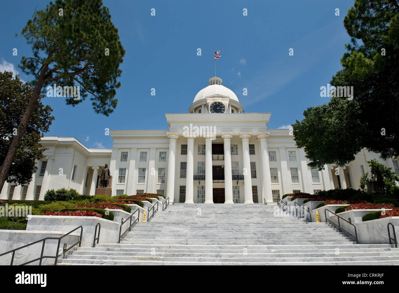 Alabama state capitol building montgomery capital hi-res stock ...