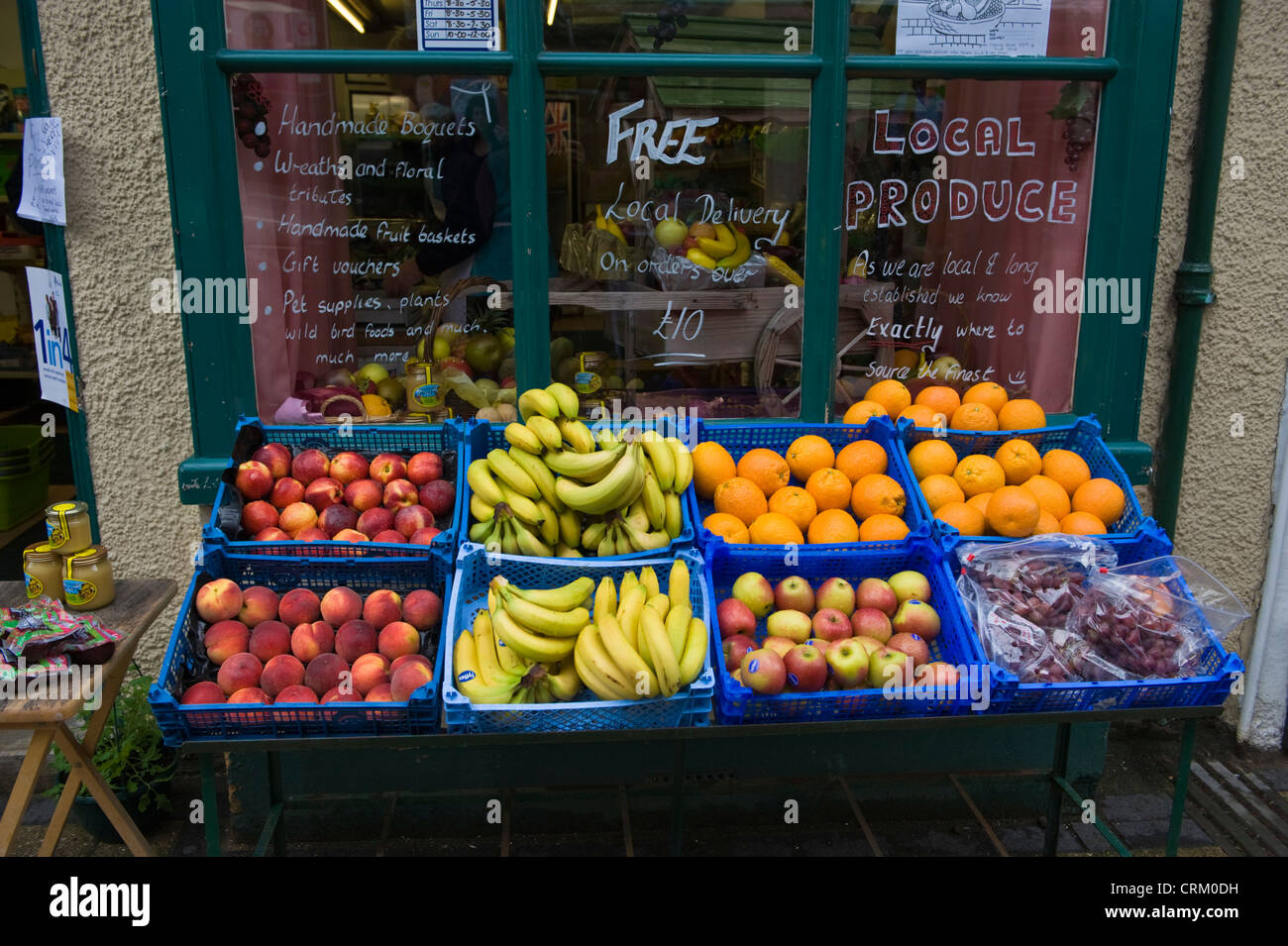 Greengrocer greengrocers shop shops hi-res stock photography and images ...
