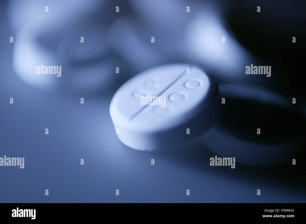 A single 500mg Paracetamol tablet, an analgesic drug iwhich relieves general pains and feverish conditions. Stock Photo