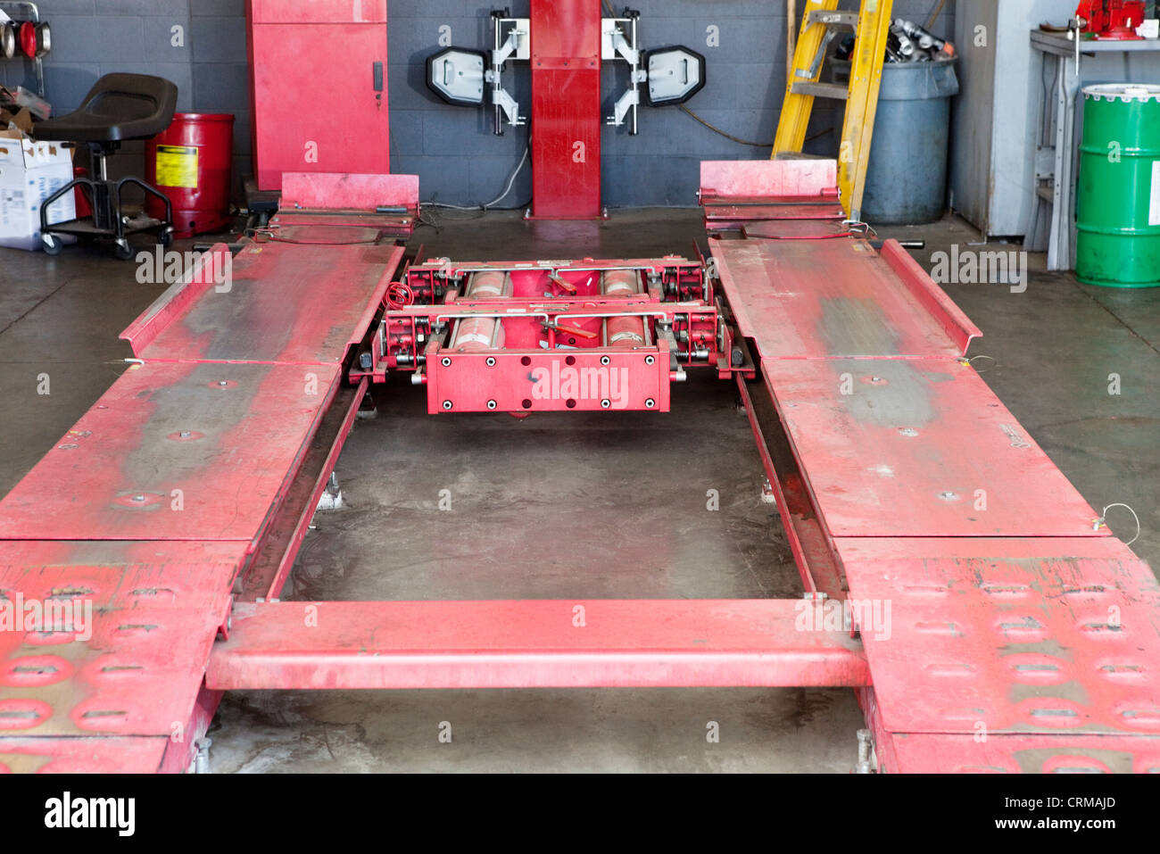 Hoist garage hires stock photography and images Alamy