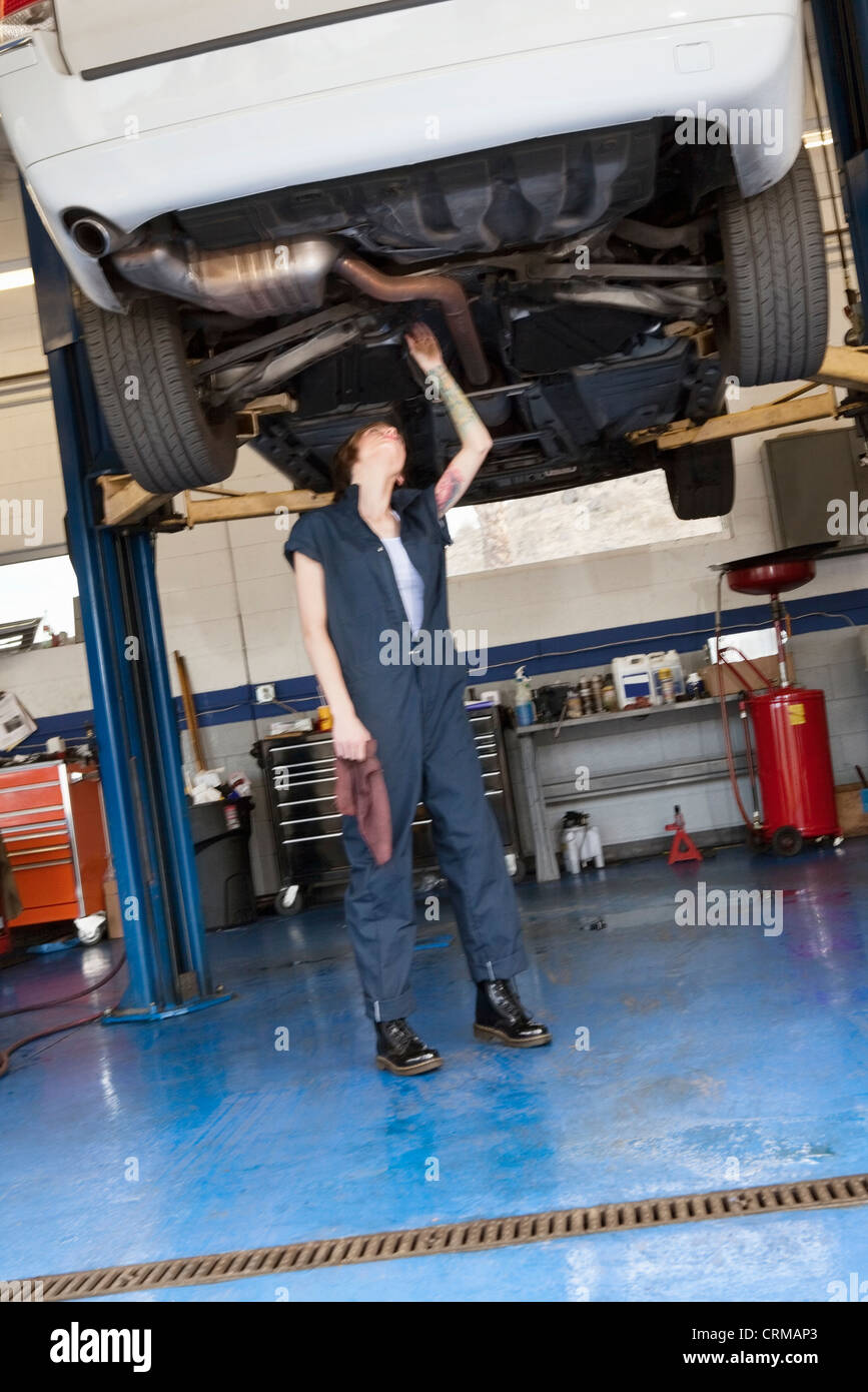 Mechanic lifting hi-res stock photography and images - Alamy