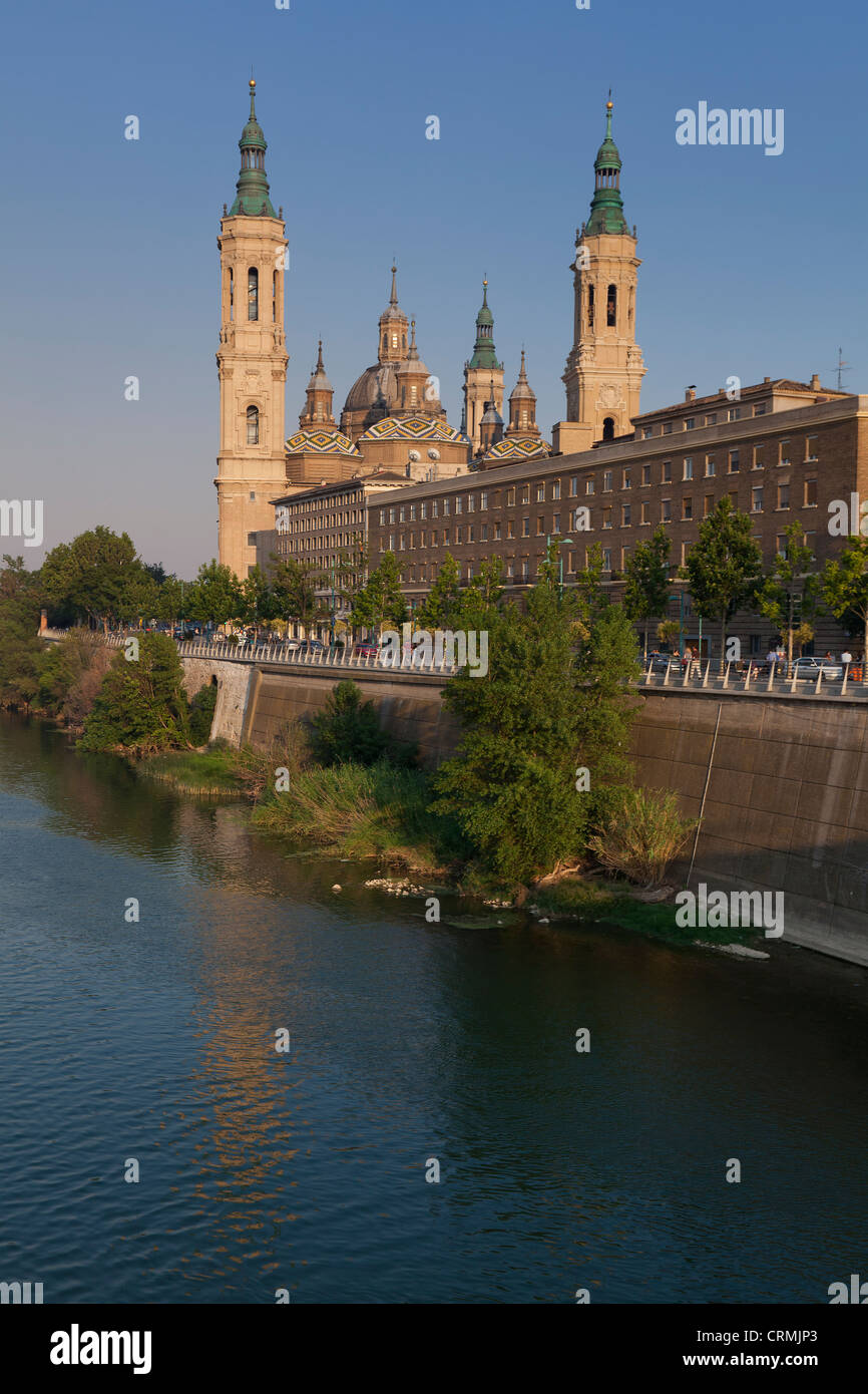 River Ebro and El Pilar, Zaragoza, Spain Stock Photo