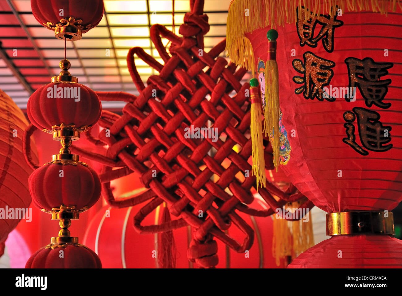 Red chinese lanterns hi-res stock photography and images - Alamy