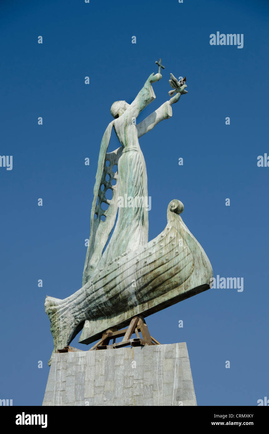 Bulgaria, Nessebur (aka Nessebar or Nesebar). Black Sea waterfront Seaman's statue. UNESCO World Heritage City. Stock Photo