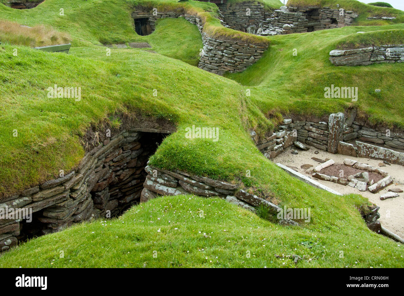 Scotland, Orkney Islands, Mainland, Stromness. Neolithic stone settlement of Skara Brae, c. 3100-2500 BC. Stock Photo