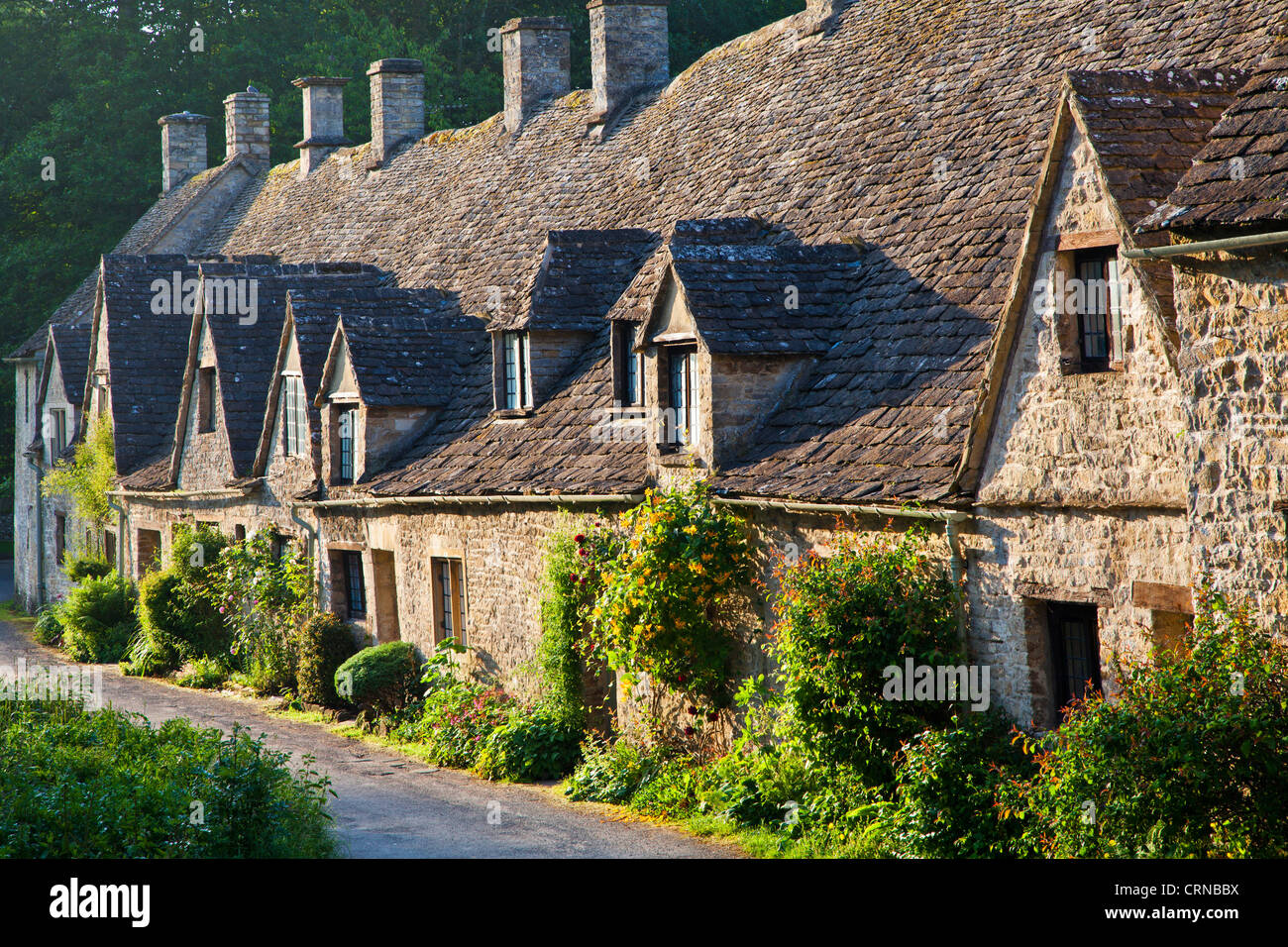 Famous row of weavers cottages,Arlington Row,built in 1380 as a monastic wool store. Bibury Cotswolds Gloucestershire England UK Stock Photo
