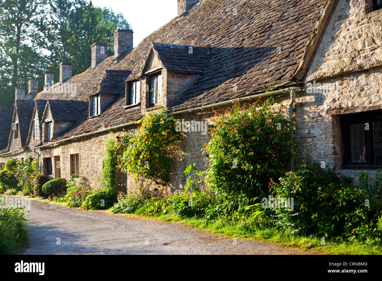 Famous row of weavers cottages,Arlington Row,built in 1380 as a monastic wool store. Bibury Cotswolds Gloucestershire England UK Stock Photo