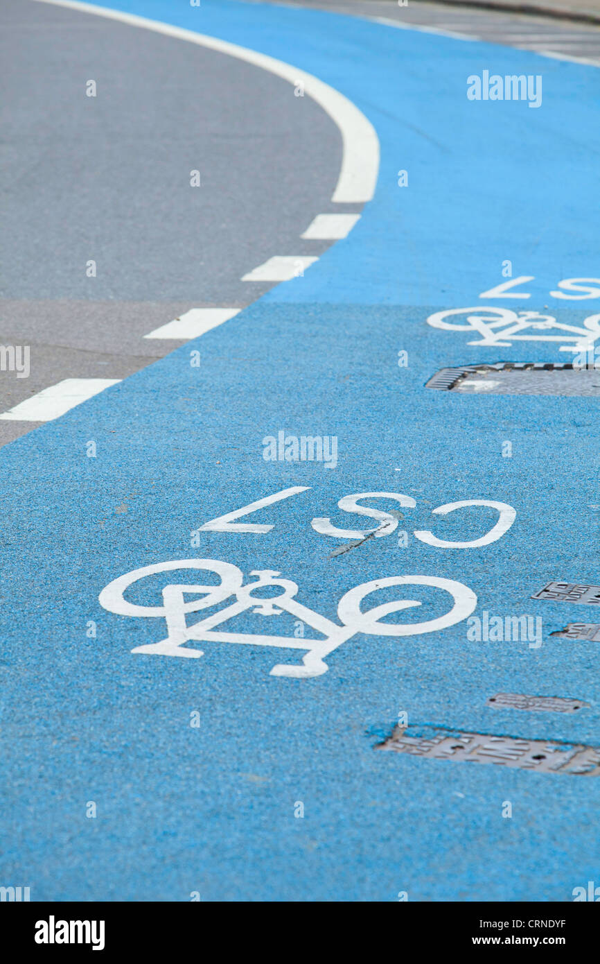 A cycle lane defined by colour and symbols in the London Borough of Southwark. Stock Photo