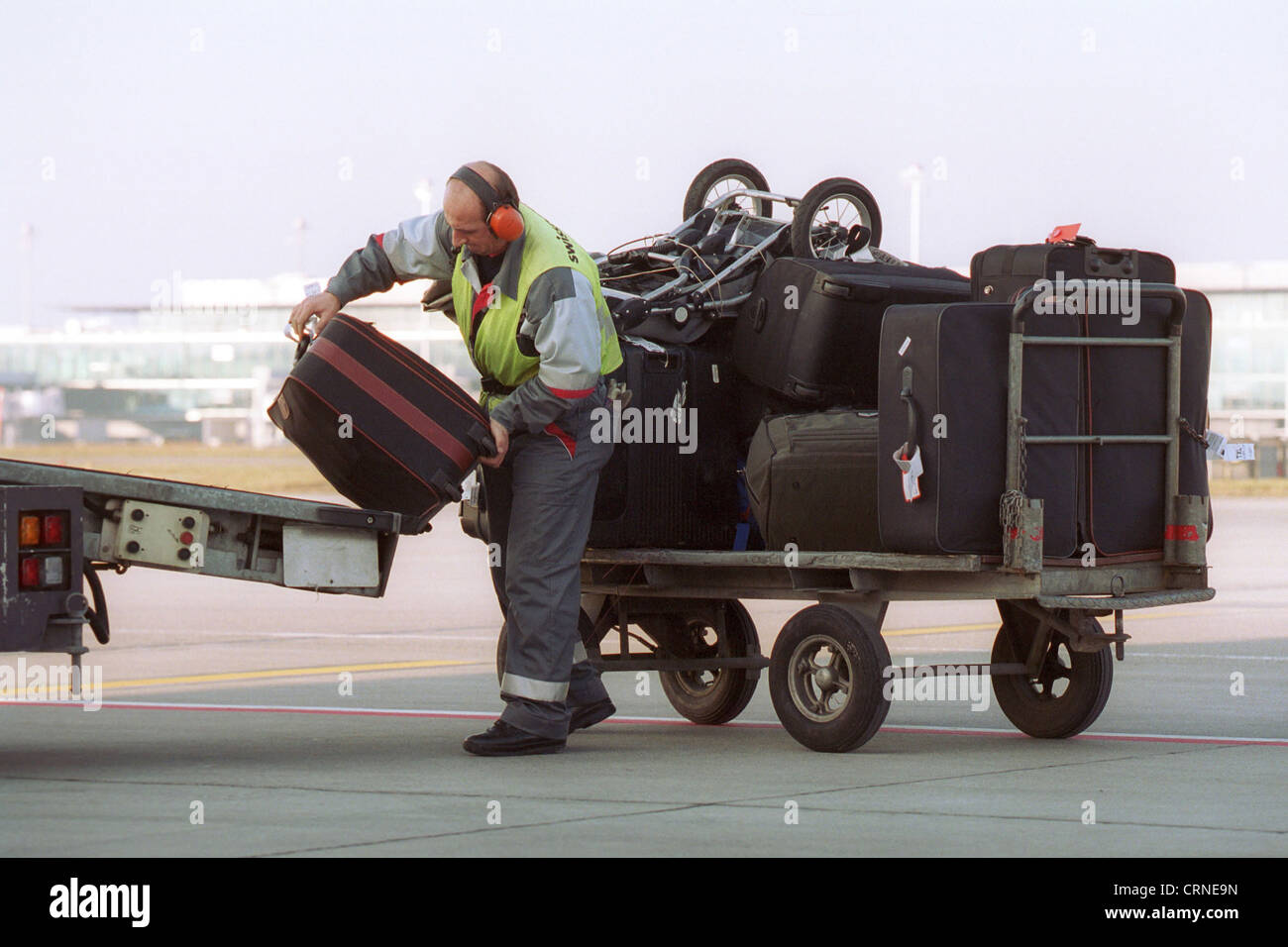 Loading Aircraft Stock Photos & Loading Aircraft Stock Images Alamy