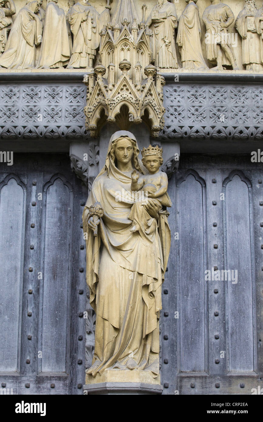 Westminster Abbey sculptures. London. England Stock Photo Alamy