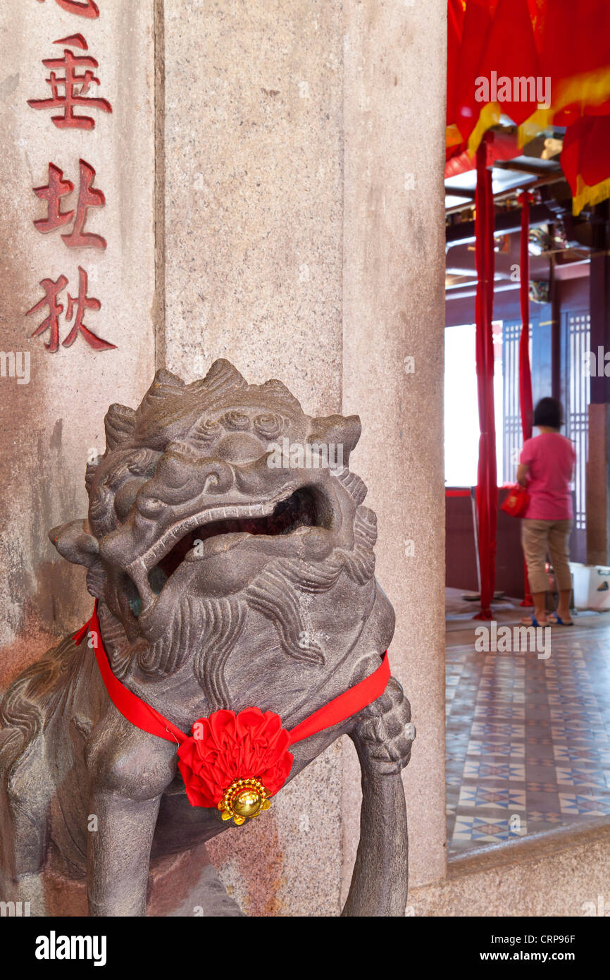 Detail of a Chinese Lion statue, Thian Hock Keng Chinese Hokkien Temple in Telok Ayer Street, Singapore Stock Photo