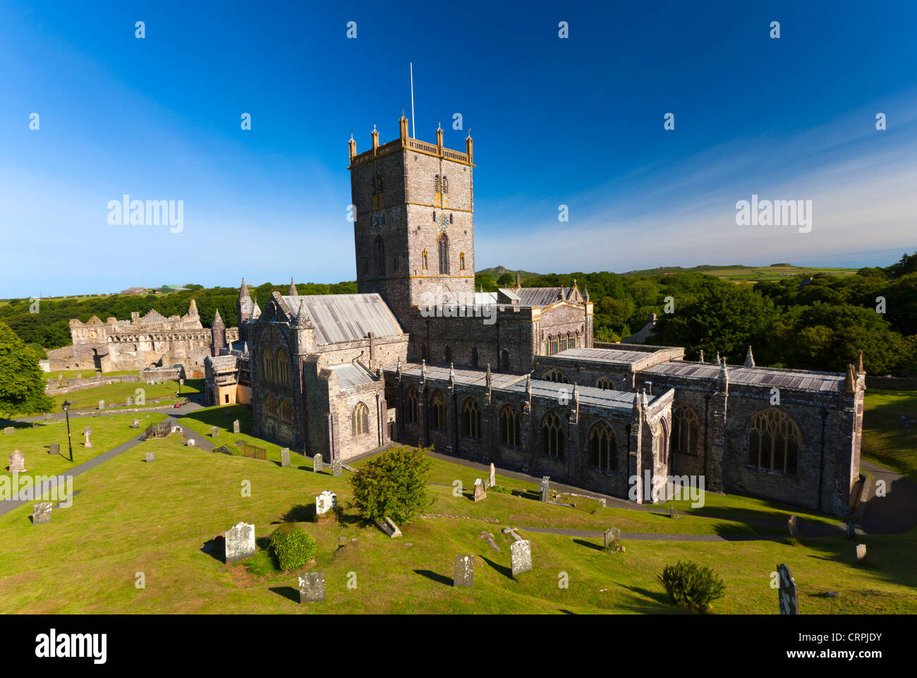 St David's Cathedral, built in the 12th century and the ruin of the Bishop's Palace. St David's is the smallest city in Great Br Stock Photo