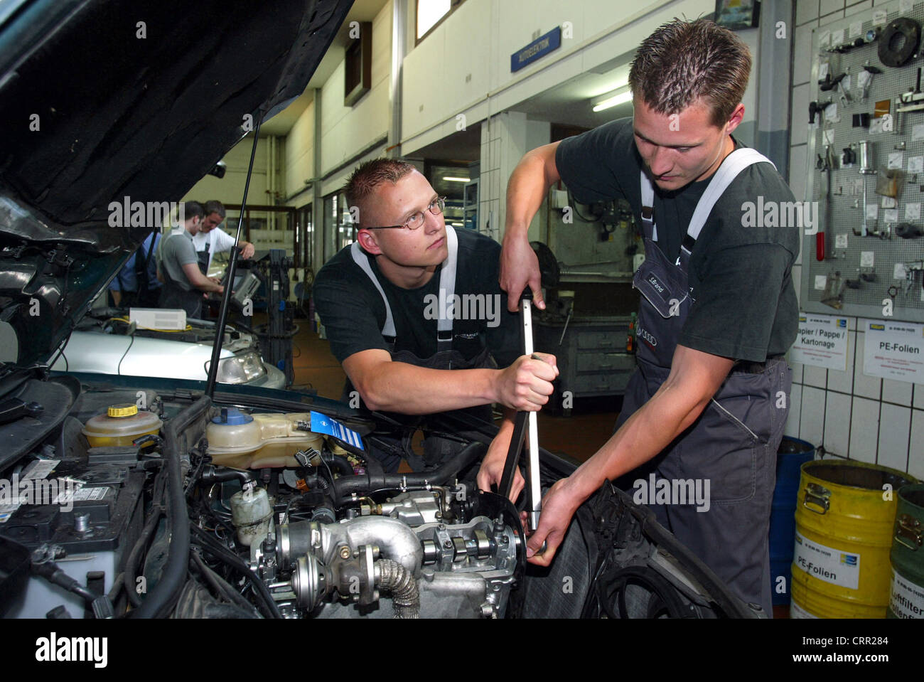 Car Mechanic Apprentices In Workshop Hi-Res Stock Photography And Images - Alamy