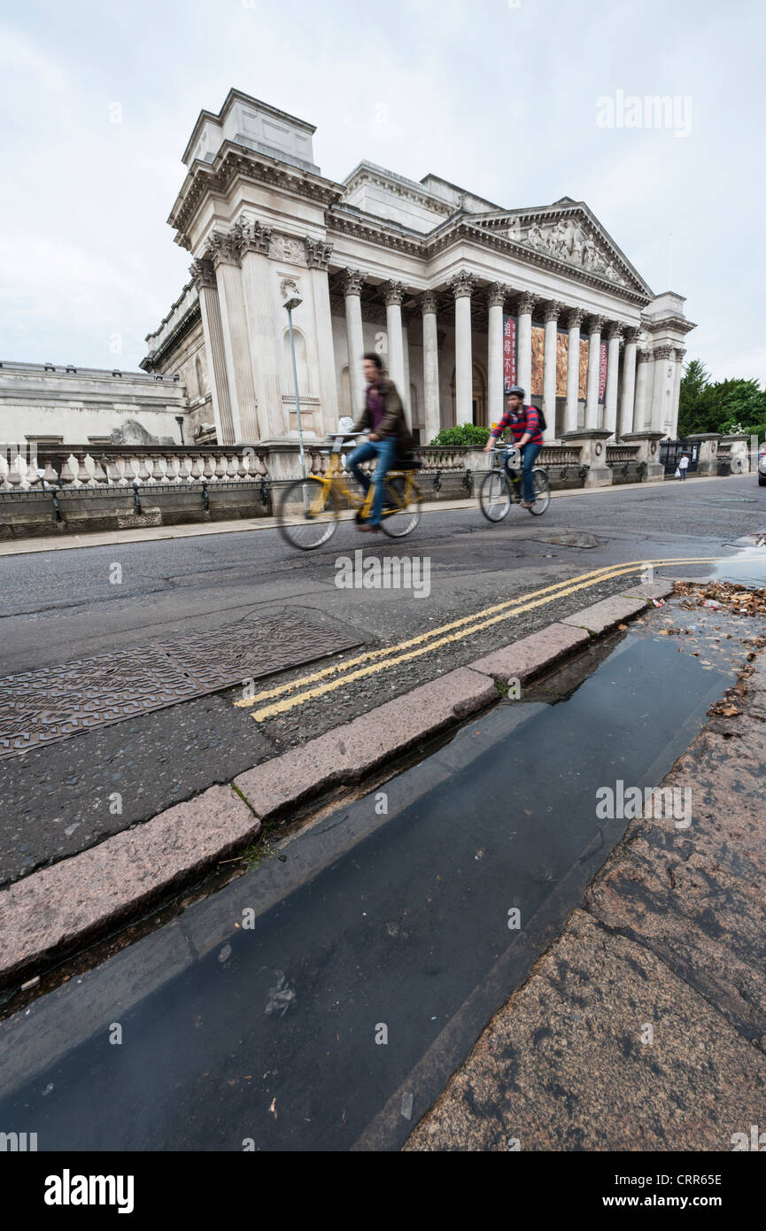 The Fitzwilliam Museum Cambridge with Hobson's Conduit in the foreground Stock Photo