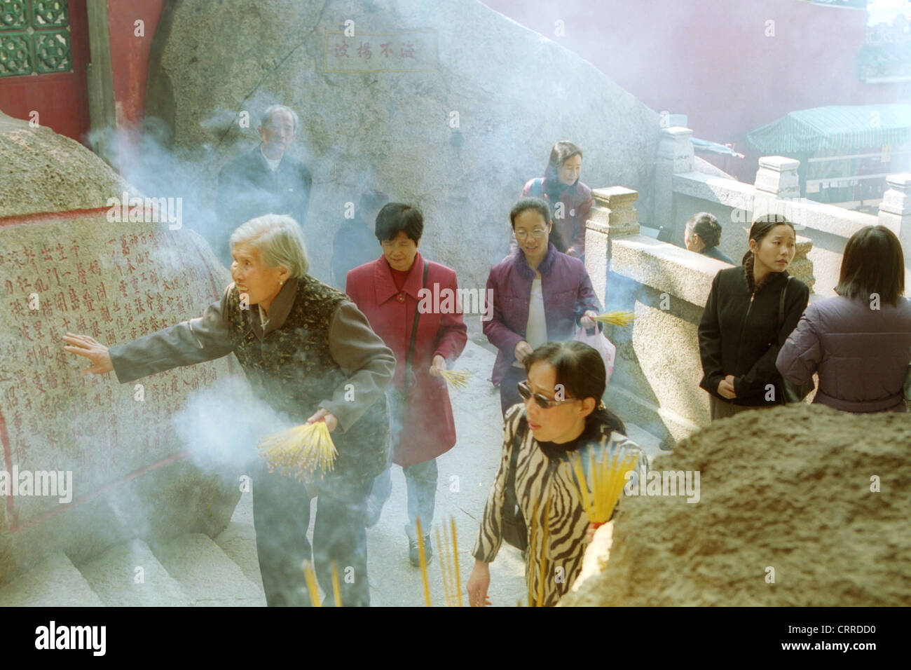 Believers with incense sticks at a Buddhist temple Stock Photo - Alamy