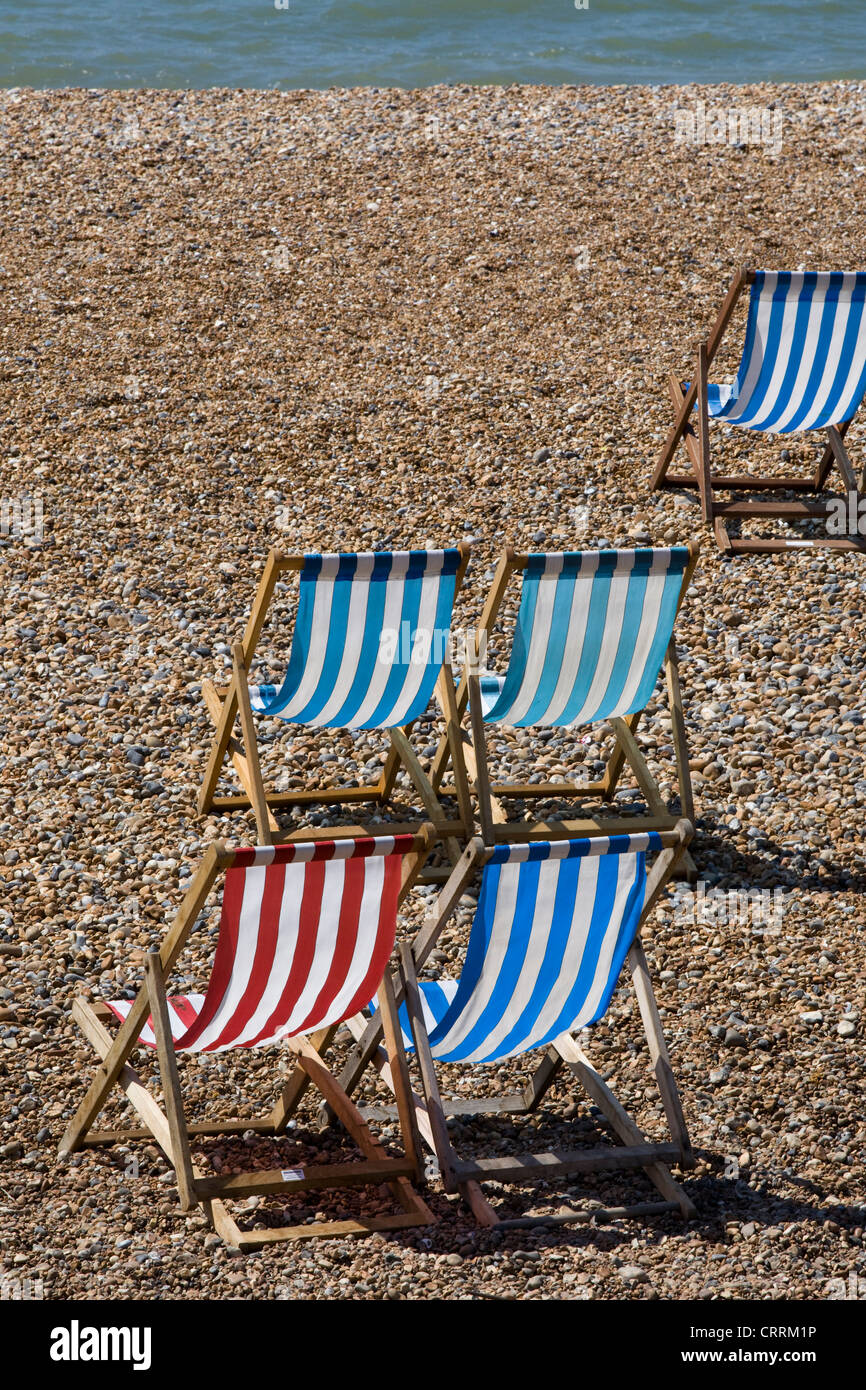 Old fashioned deckchairs hi res stock photography and images Alamy