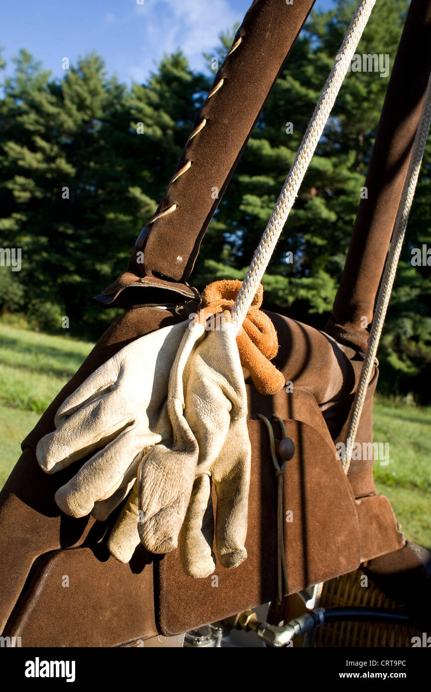 Hot air balloon basket hires stock photography and images Alamy