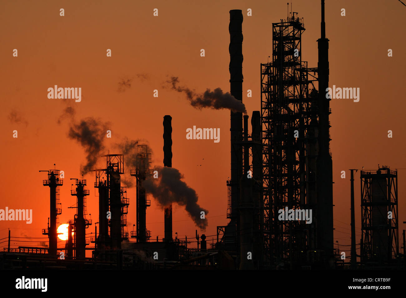 A section of a Tulsa, Oklahoma oil refinery, just as the sun is rising Stock Photo Alamy