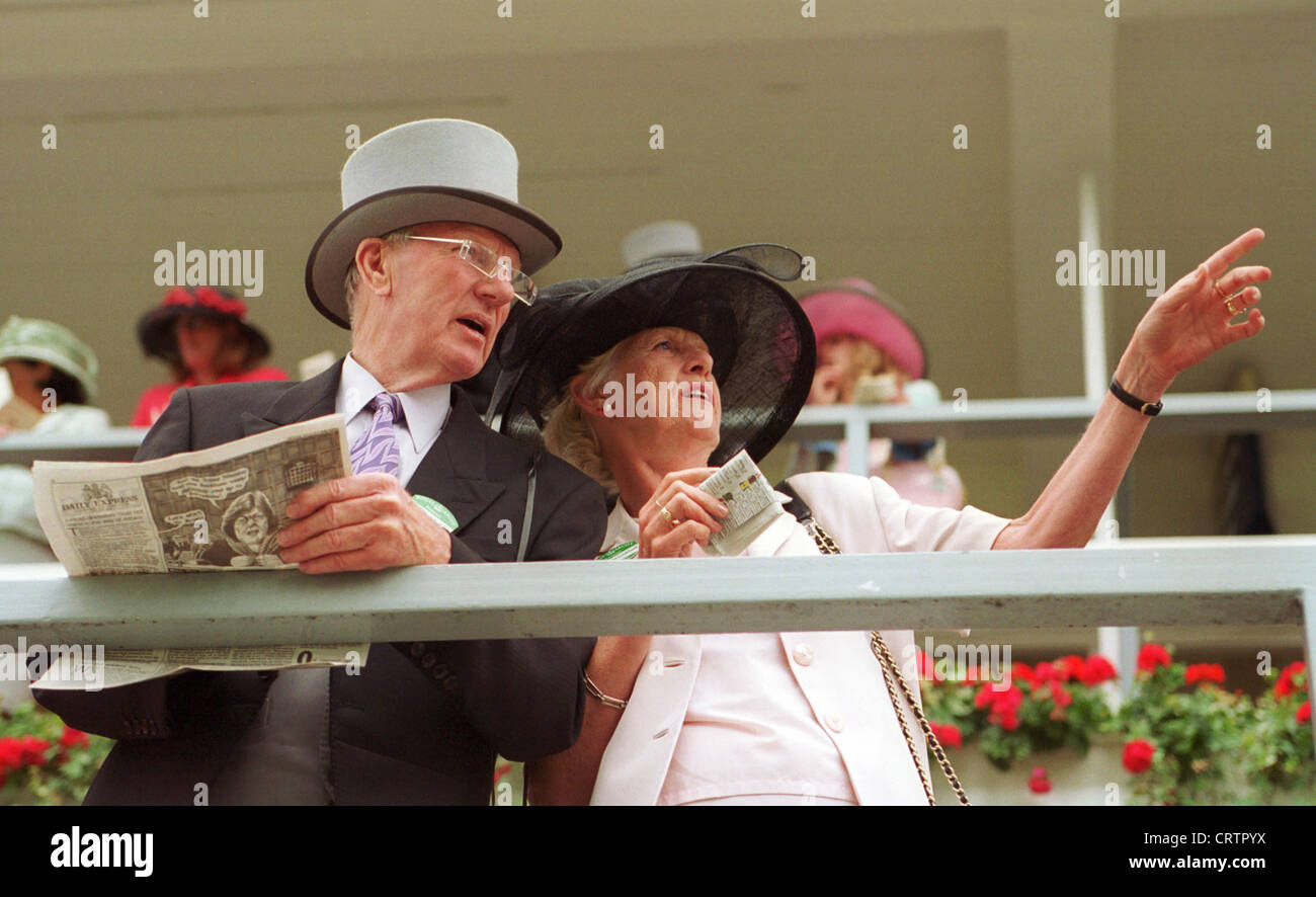 Seniors at ascot racecourse hires stock photography and images Alamy