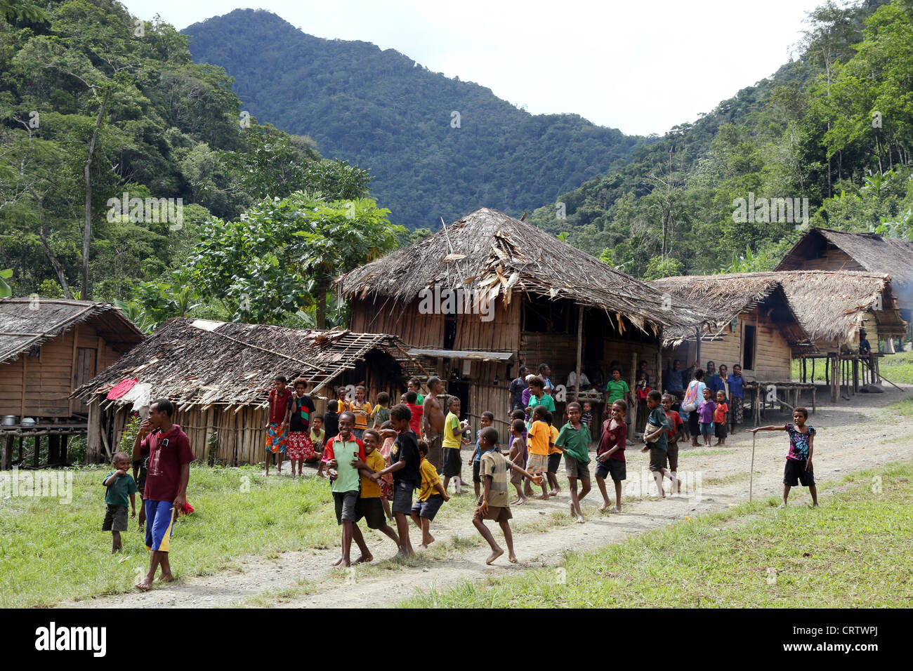Villagers in the highlands of Owen Stanley Range, Papua New Guinea Stock Photo