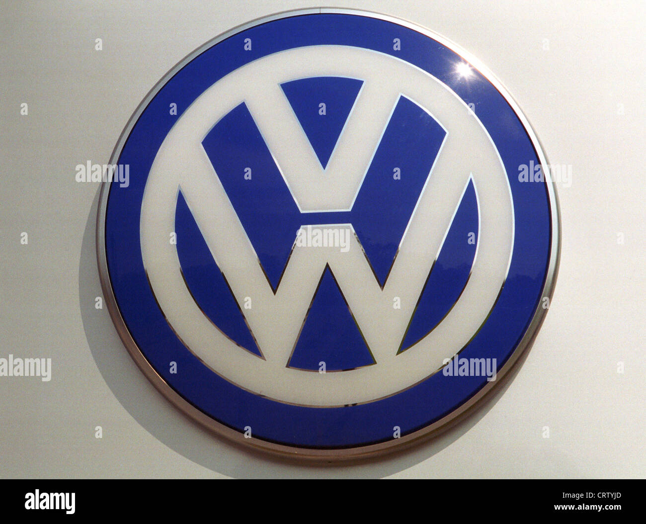 Volkswagen, VW logo, imagen corporativa, rotulación, opcional, fondo  blanco, Alemania Fotografía de stock - Alamy
