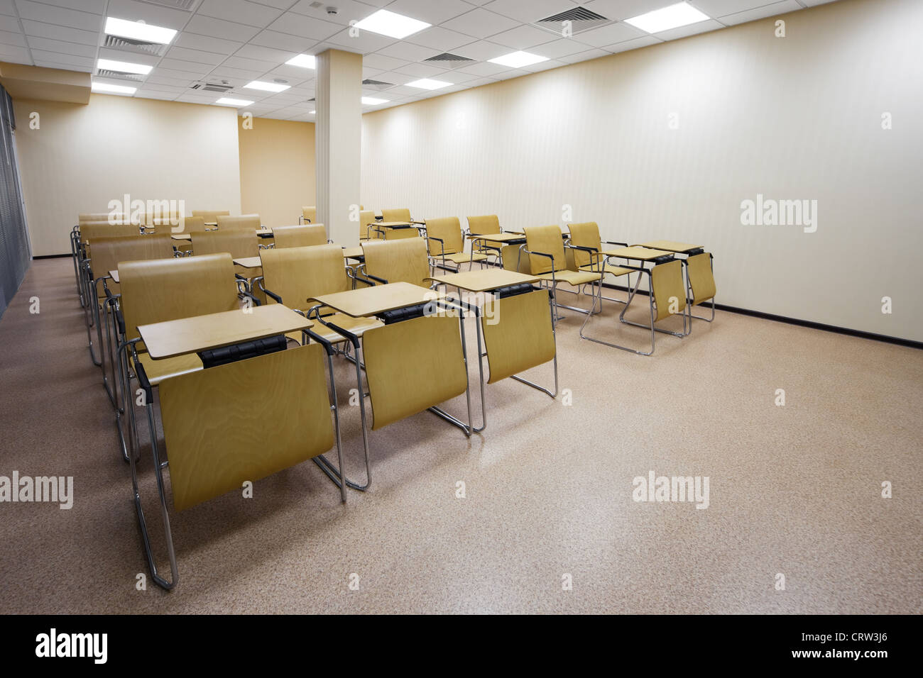 Row of empty school desks hi-res stock photography and images - Alamy