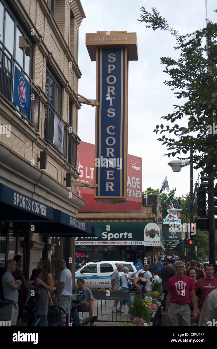 The Ron Santo statue outside Wrigley Field the home of the Chicago Cubs.  Chicago Illinois, USA Stock Photo - Alamy