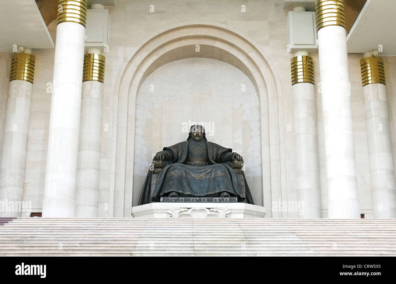 Чингисхан Улан Батор сидит