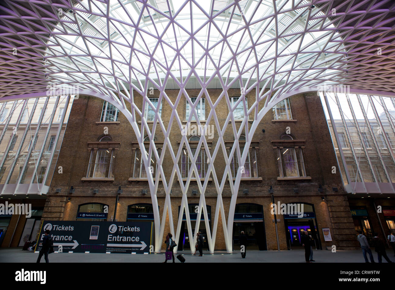 The newly refurbished King's Cross concourse, London Stock Photo Alamy